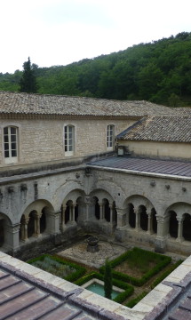 Abbaye de Sénanque – Cloître – En partenariat avec Didier Repellin, ACMH